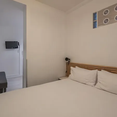 Résidence Clignancourt 3* Parigi